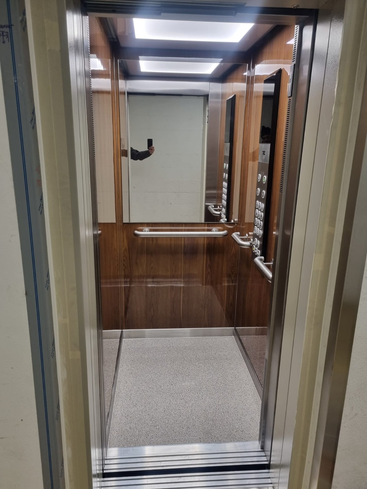 renovation-complete-de-cabine-dascenseur-geneve